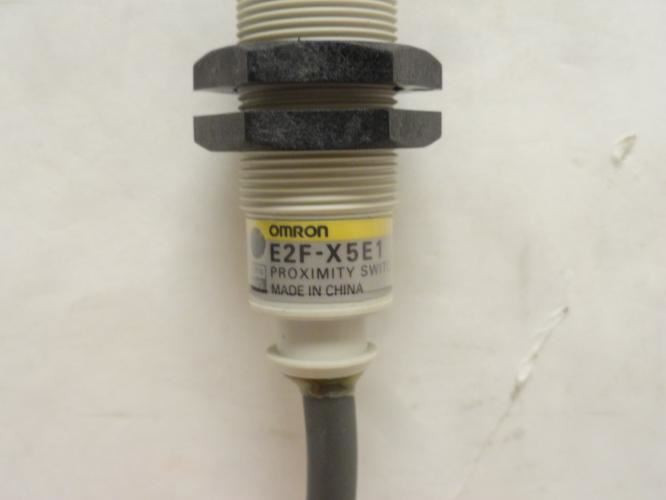 Omron E2F-X5E1; Inductive Proximity Sensor; 12-24 VDC