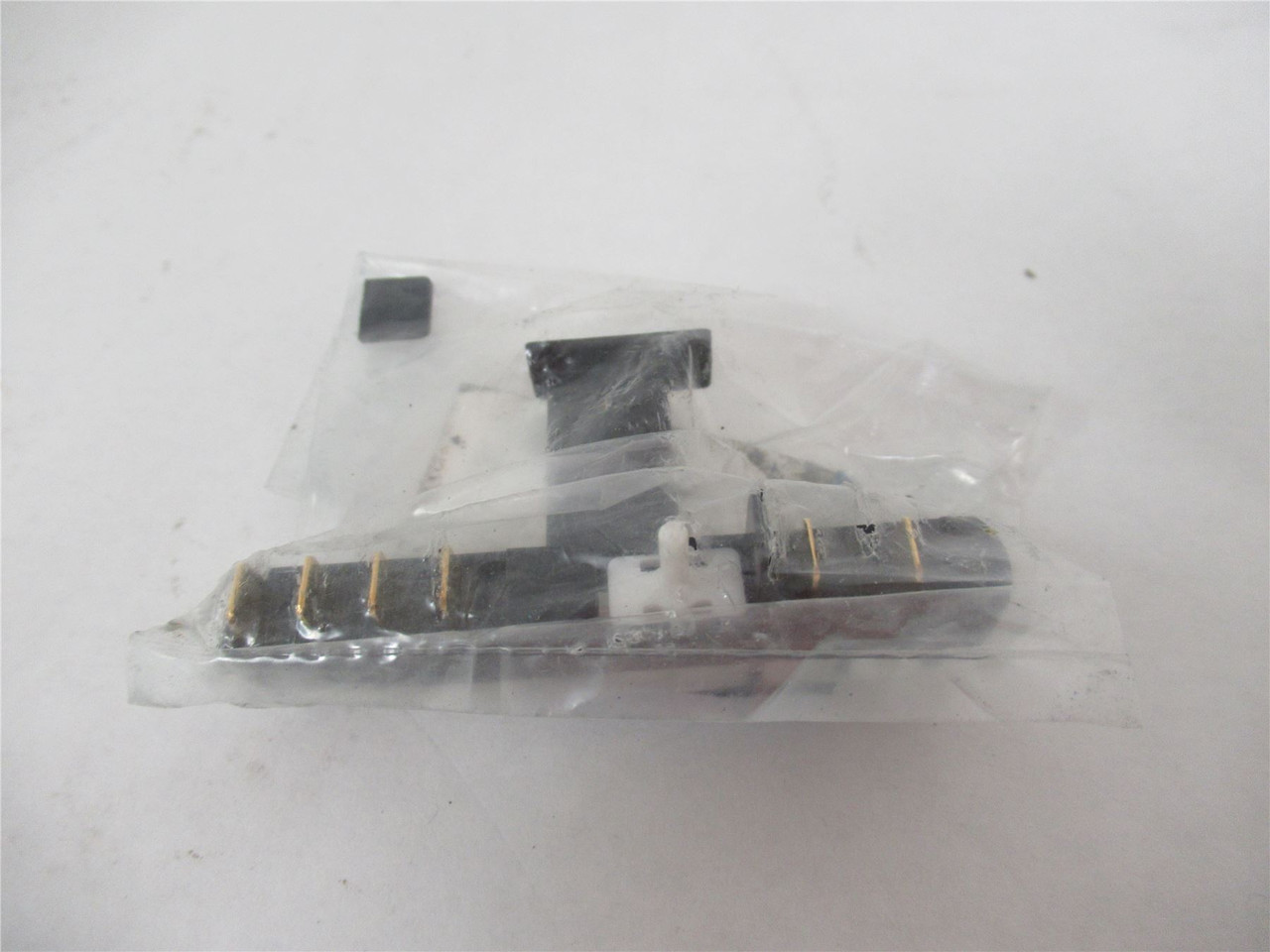 Omron S8T-BUS01; Connector Parallel Op with 12 & 24 VDC units