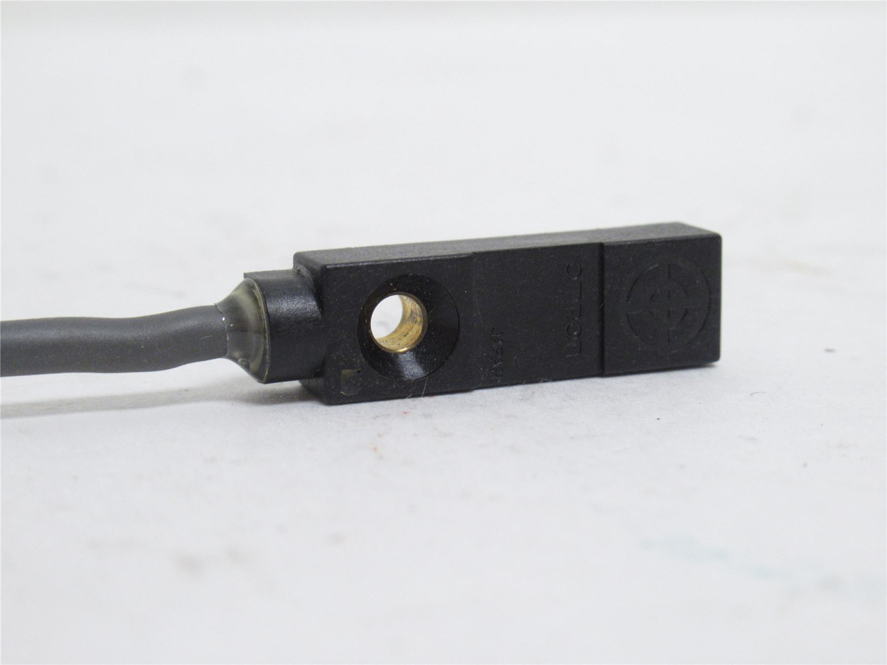 Omron TL-W1R5MC1; Proximity Switch; 12-24VDC; 100mA Max