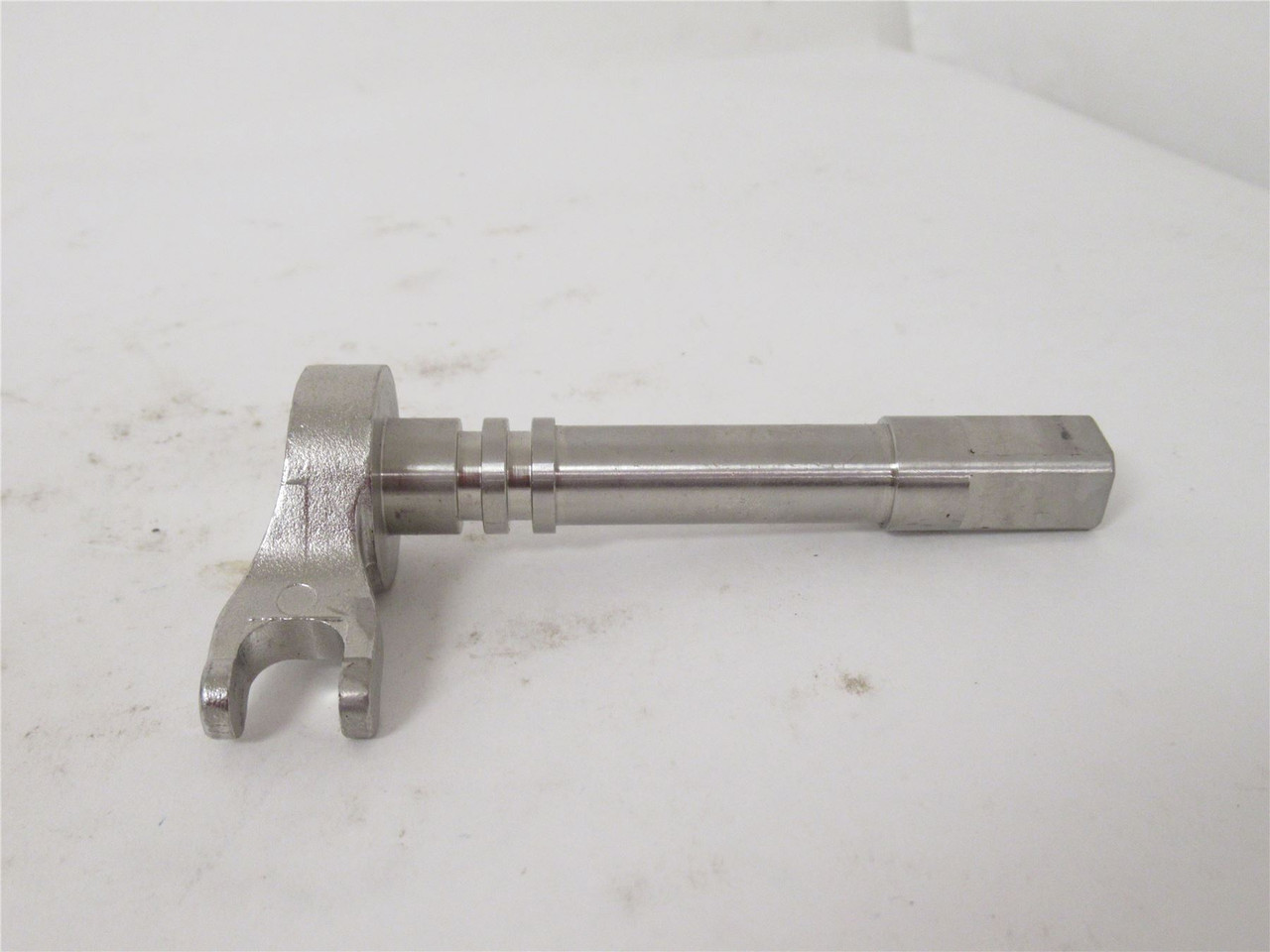 KHS 240-33-07-528/0C; Valve Trip Shaft W/ Recess For Bushings