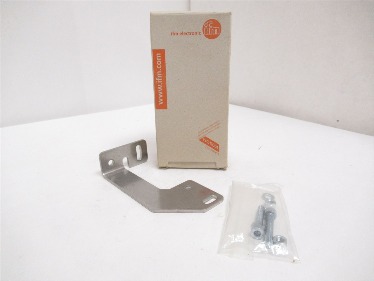 ifm E21087; Photo Sensor Mounting Bracket; For Series: 05