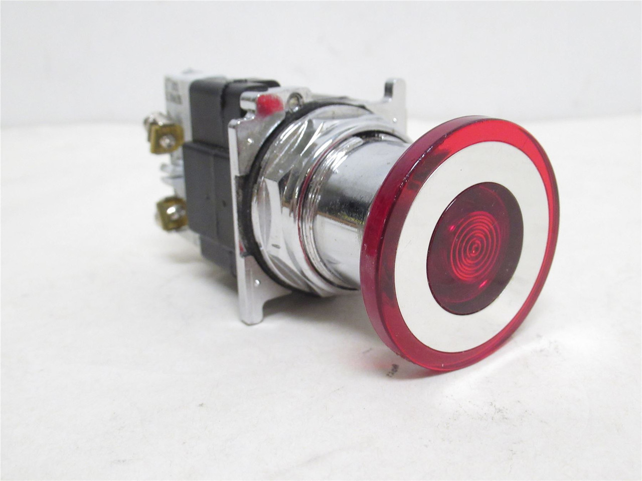 Eaton 10250T1063LRD06-1X; Illuminated Push-Pull Operator; Red