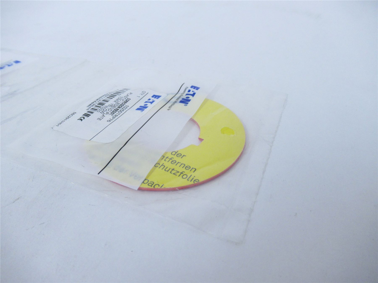 Eaton 10250TRP76; Pushbutton Legend Plate - Red/Yellow