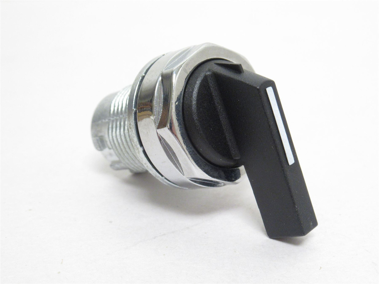 Eaton EM22V561; Lever Selector Switch; 2-Pos; Maintained