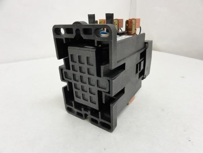 Crydom 3RHP1250D5; Contactor 40A 3P 120VAC Coil: 5VDC