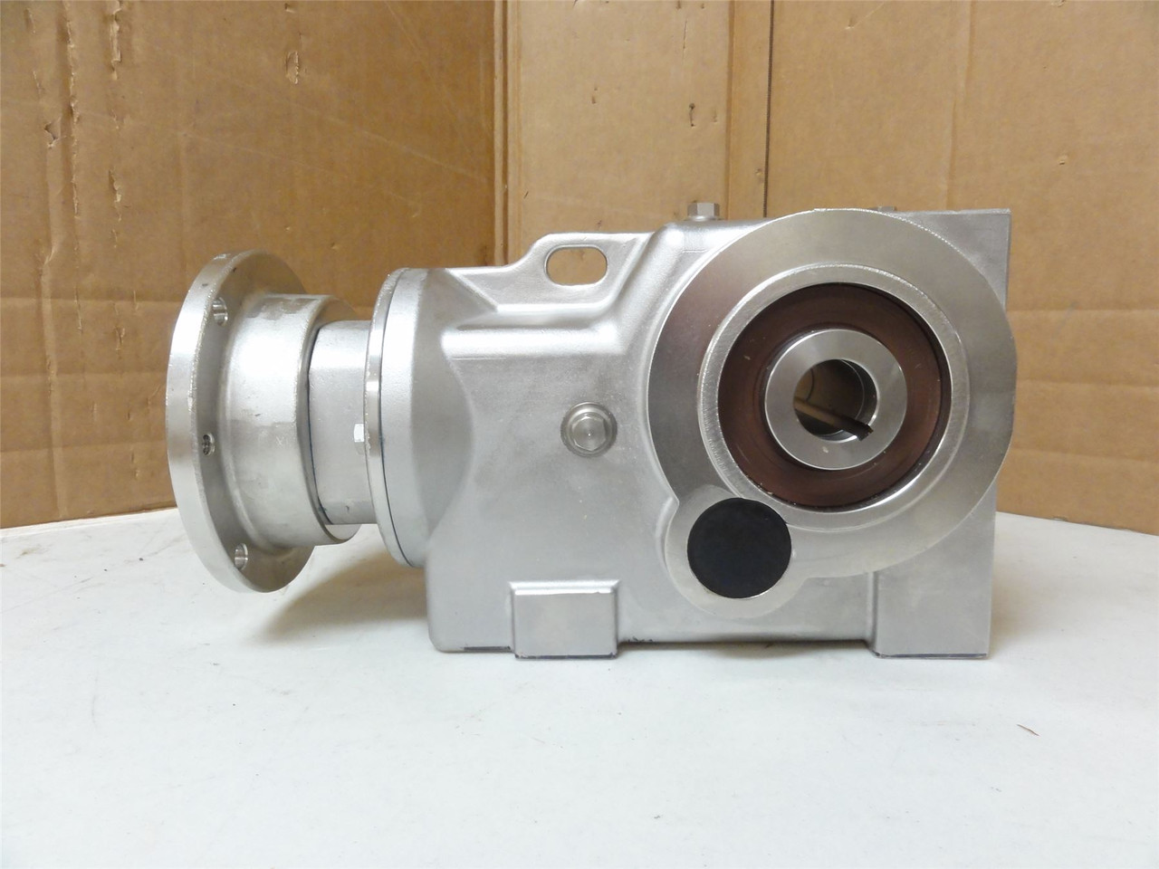 D&F 37SDFHB4L121; Gear Reducer; SS; RA; 50:1 Ratio