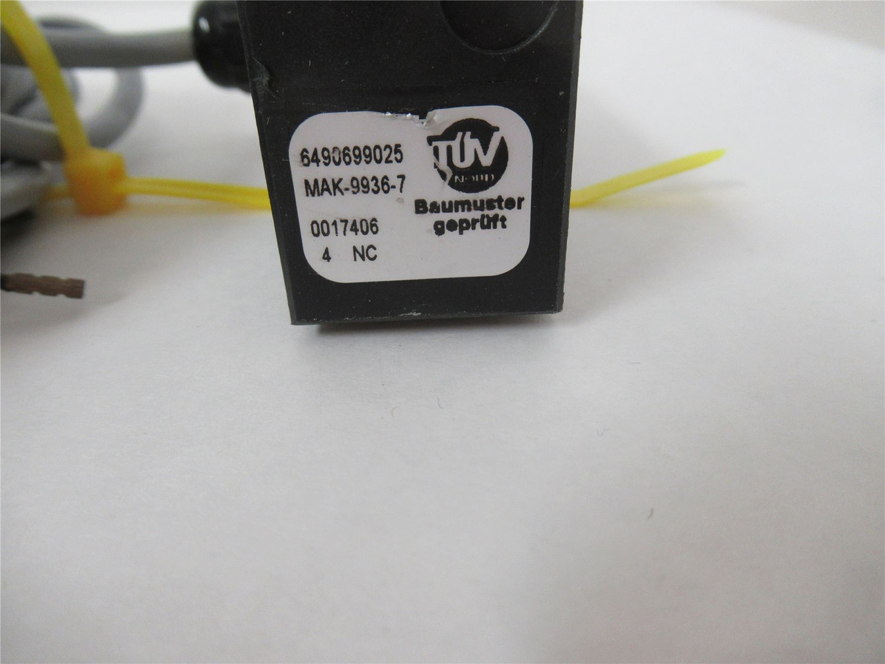Baader 42.30.3088; Proximity Switch