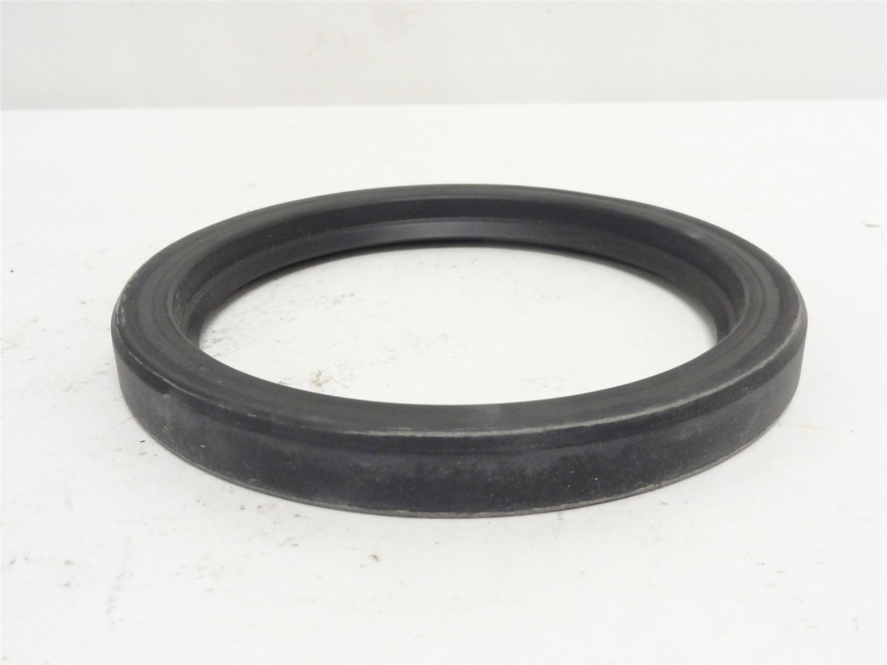 Parker  11832 H1L5; Oil Seal 4-1/2"ID x 5-5/8"OD x 9/16" Wide