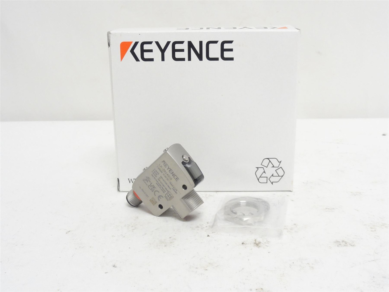 Keyence LR-ZB240CB; Proximity Sensor; 10-30VDC;  M18 Threaded
