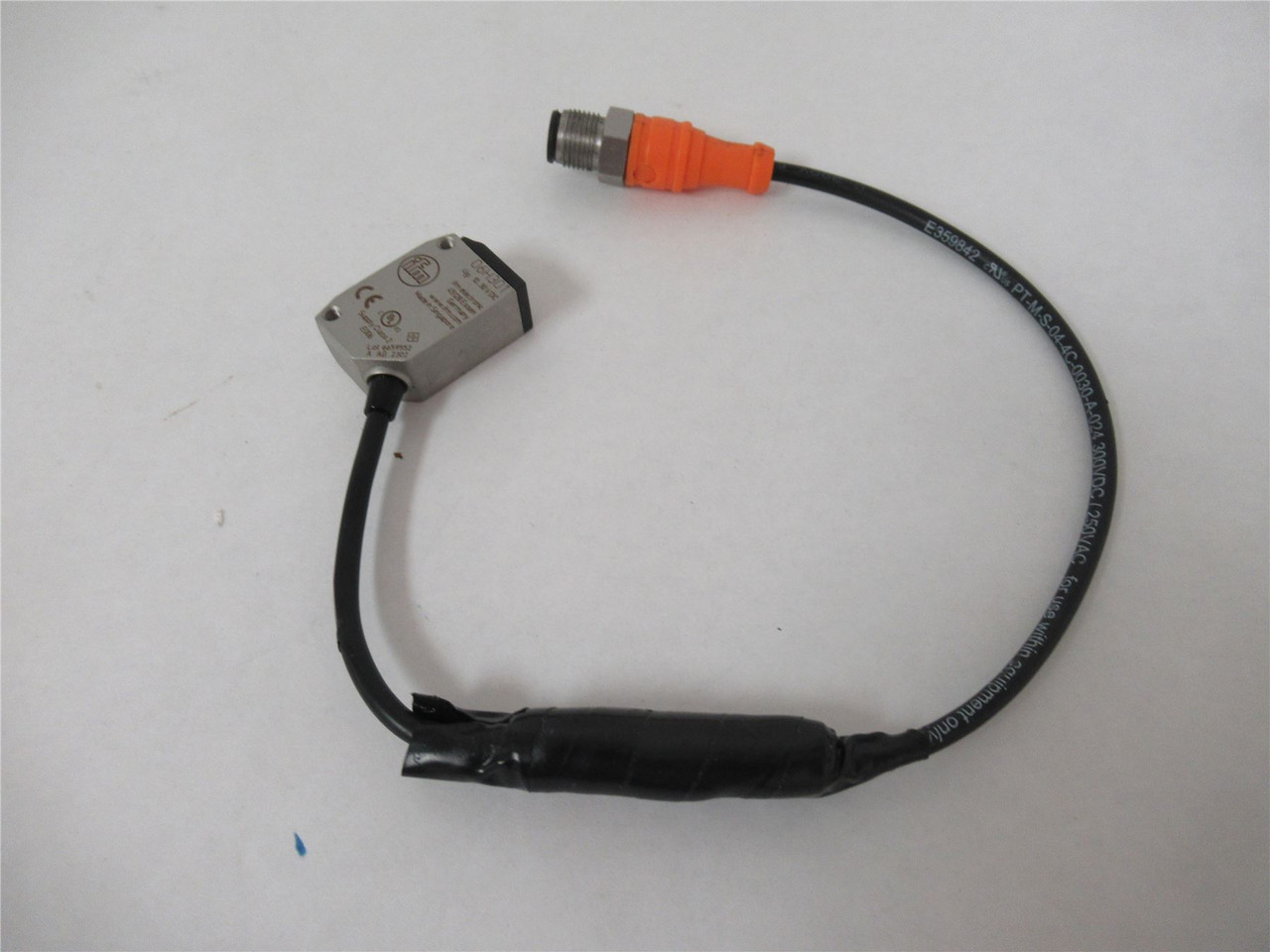IFM O6H301;  Sensor PE  Diffuse 2-200mm Range10-30VDC  PNP  0.3m