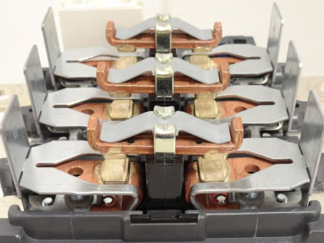 Schneider LC1F265; Contactor 265A 3P 600VAC Coil: 230VAC