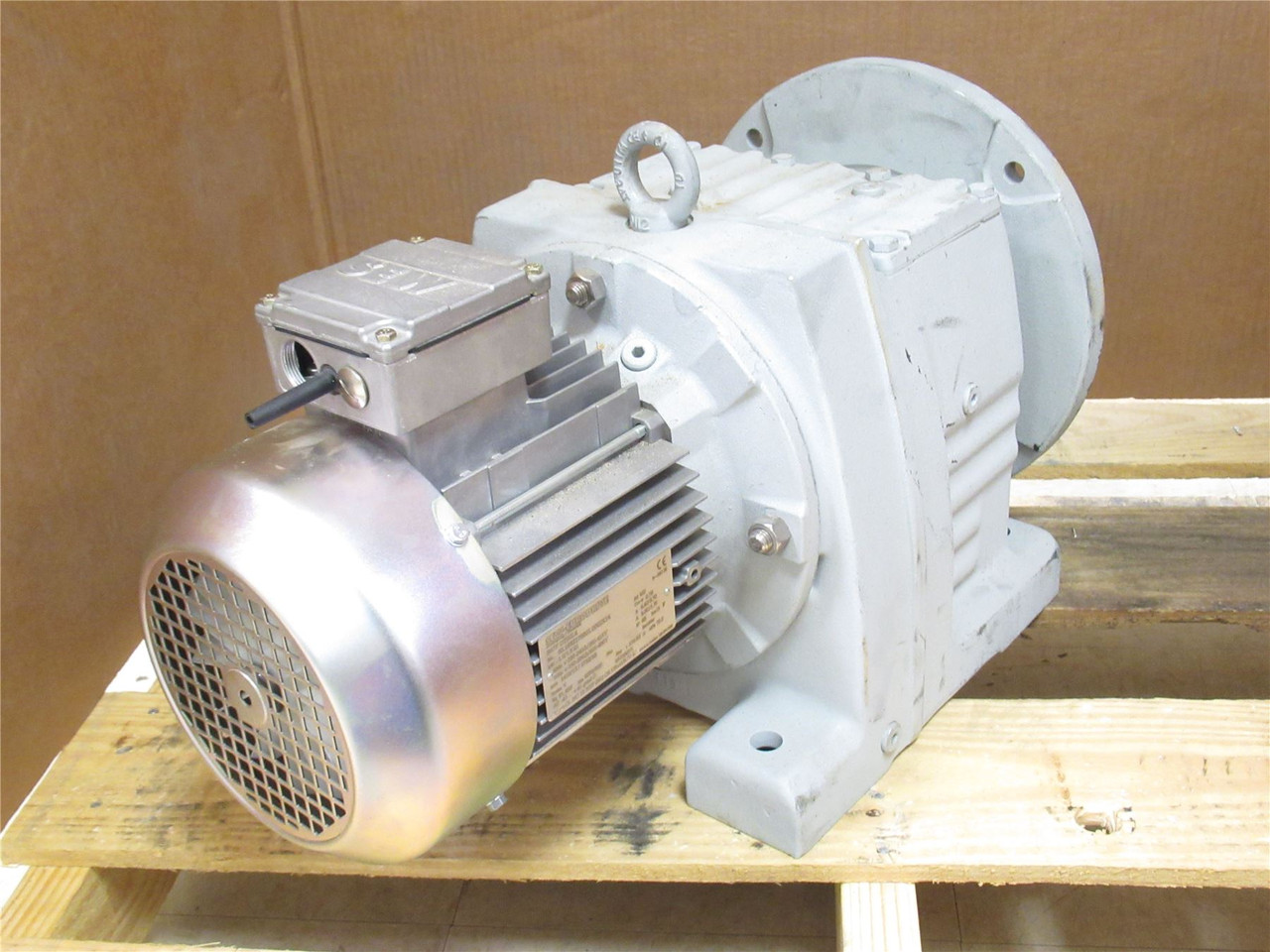 SEW R87FDT90L4; AC Gearmotor; 104.83:1; 1.5KW 240/460V; 3Ph