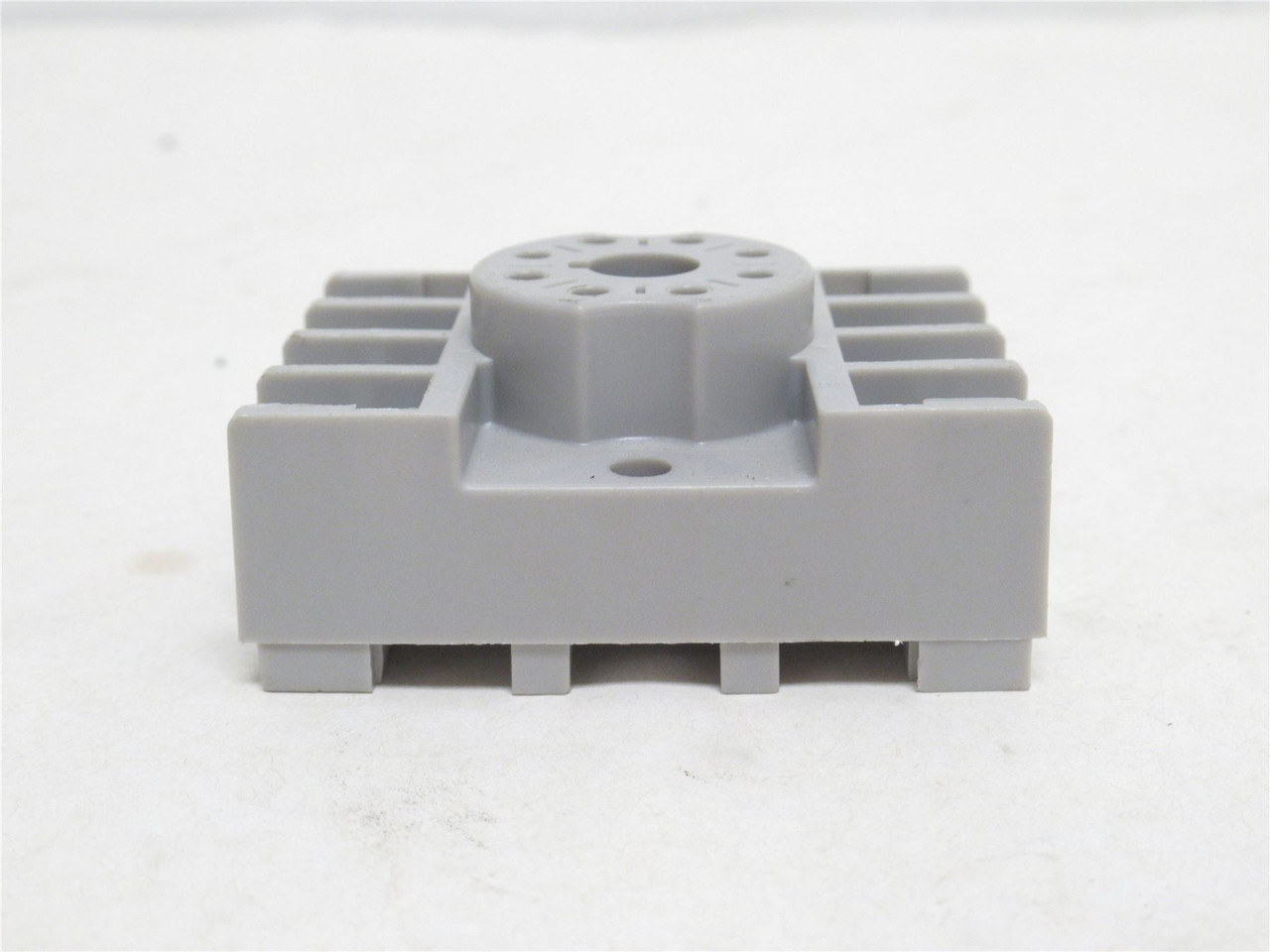 Allen-Bradley 700-HN125; Relay Socket; 10A; 300VAC; 8-Pin