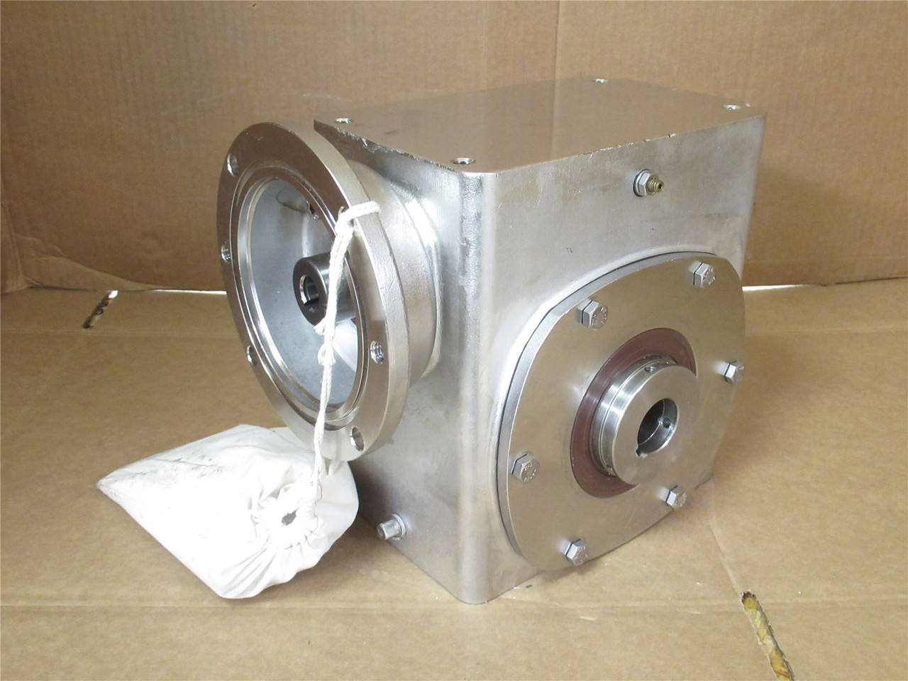 Sterling S2325HQ06056121; Gearbox SS; RA; 60:1 Ratio; 1750RPM