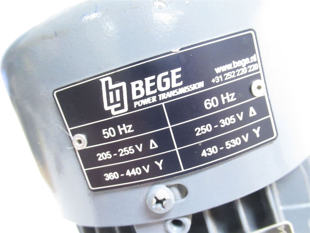 Bege 5AZA 71B-4; AC Gearmotor 1682377 15.3:1 Ratio; 0.37kw