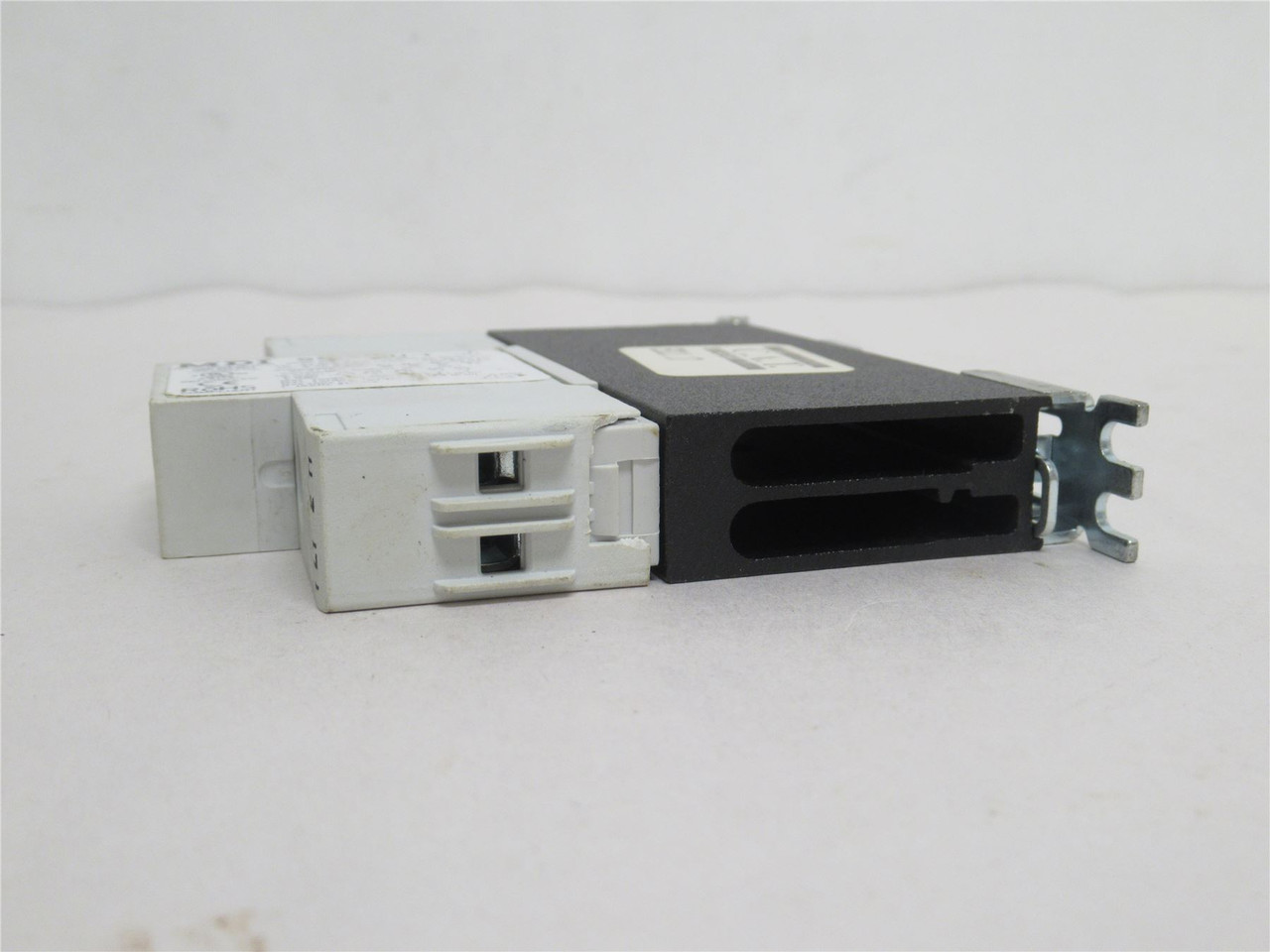 MDI RJ1A60D20U; Solid State Contactor W/Heatsink 20A; 600VAC