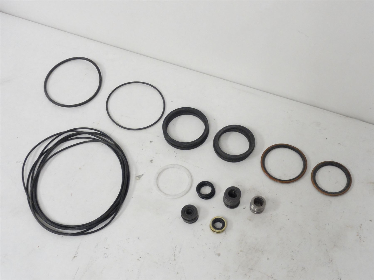 Brevini SPO00000126; Pump Seal Kit; Missing Connector