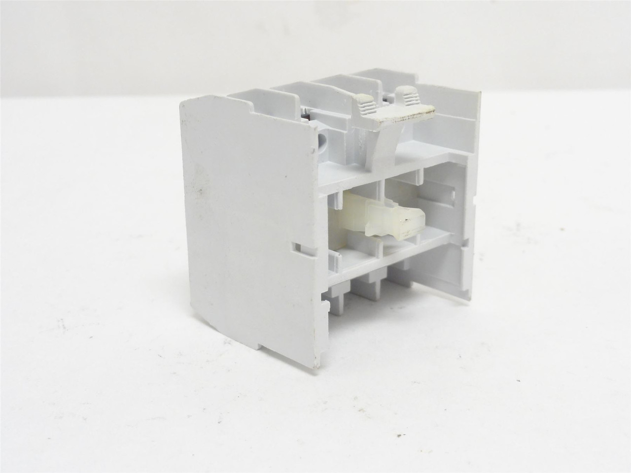 Eaton C320KGT15; Aux Contact Block; 8A; 600V; 2NO/2NC