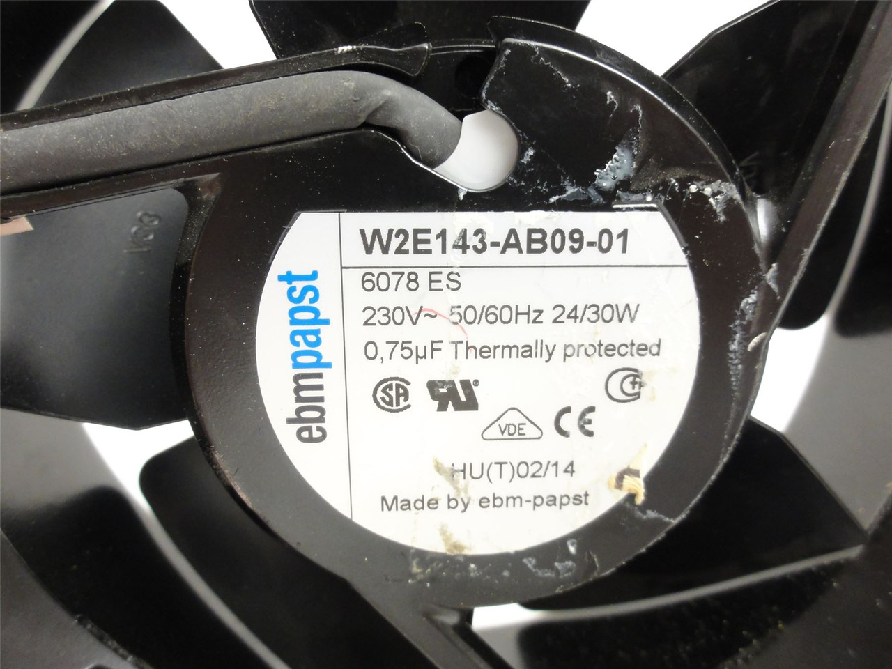 ebmpapst W2E143-AB09-01; Axial Fan 230VAC; 172 x 172 x 51mm