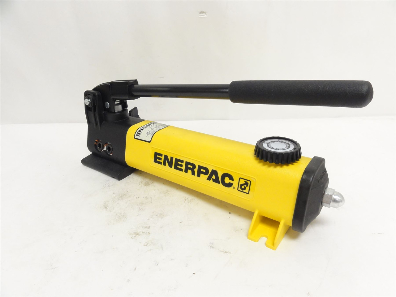 Enerpac P142; Hydraulic Hand Pump; 2-Stage; 10;000PSI; 1/4NPT