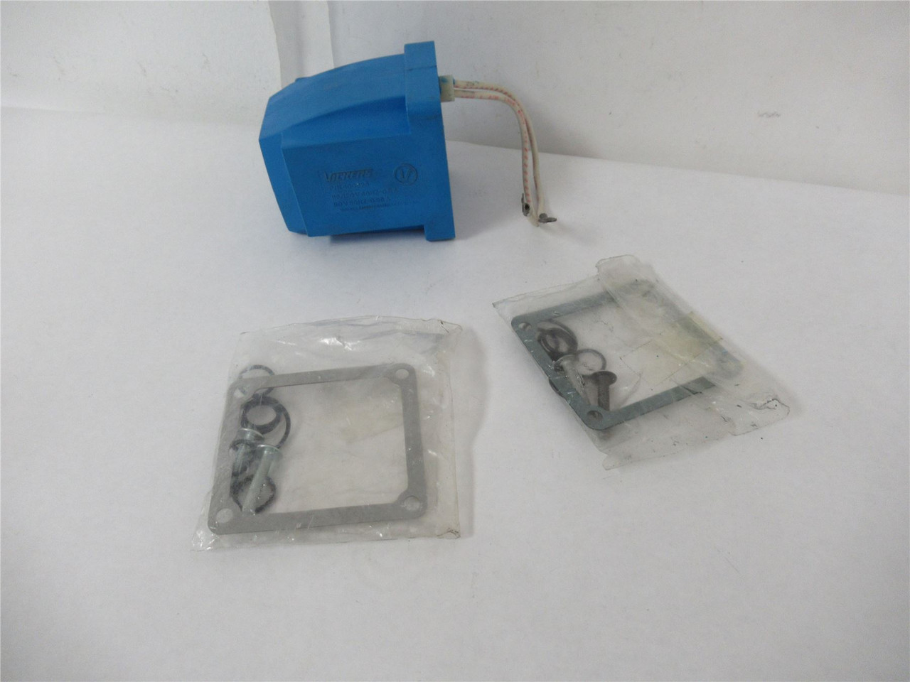 Vickers 400823; Hydraulic Solenoid Valve Coil 120Vac