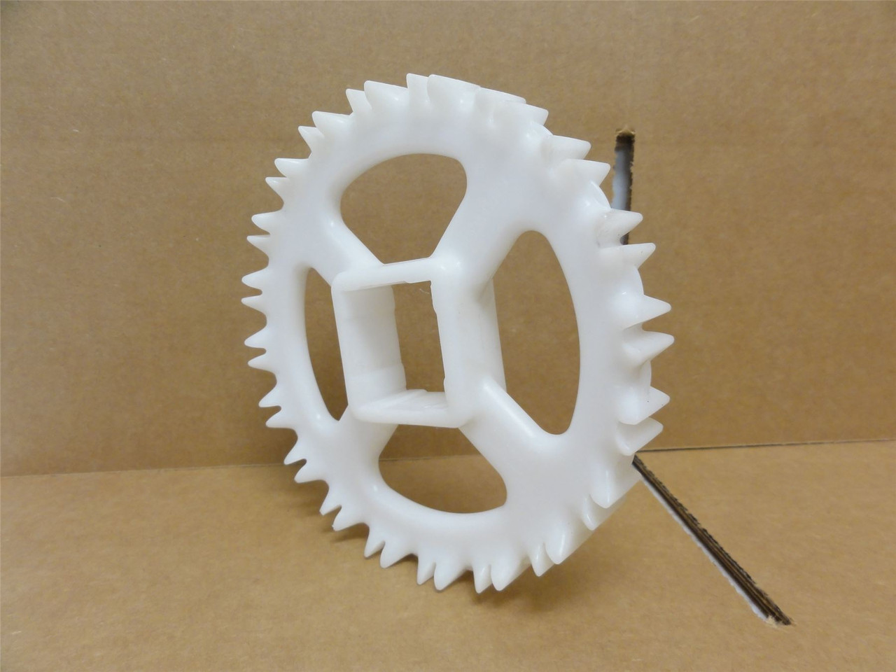 Intralox S3F8G5CYE7NG; Sprocket #1600; 20T; 1-1/2"ID Square