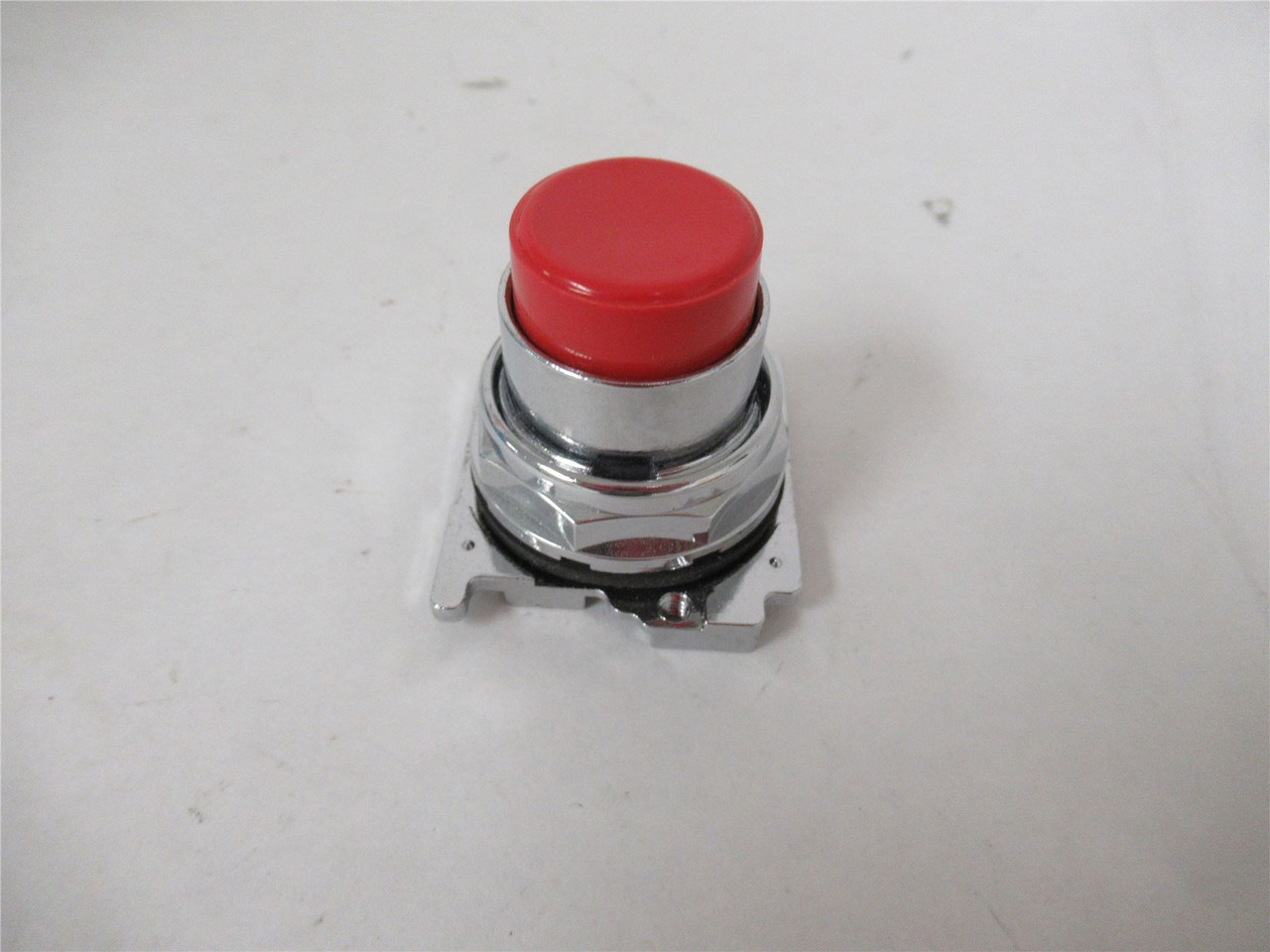 Eaton 10250T112; Pushbutton 30.5 mm Red