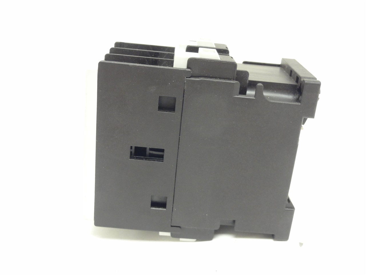 Siemens 3RT1026-1AC20; Contactor 25A; 3P; 690VAC; Coil: 24VAC