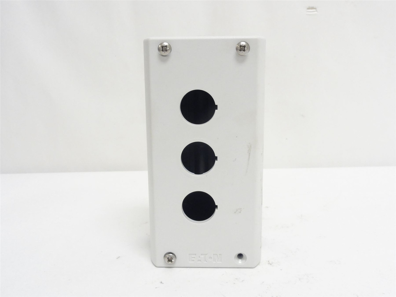 Eaton PC-GF20-FR-3; 3-Button Enclosure Missing (1) Screw