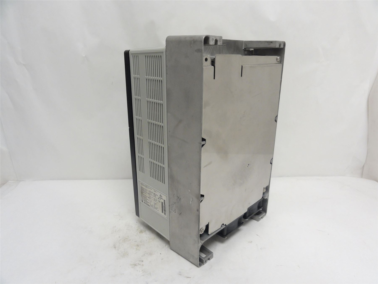 Allen-Bradley 20AD022A3AYNANNN; AC Drive 15HP; 432-528VAC; 20.4A In