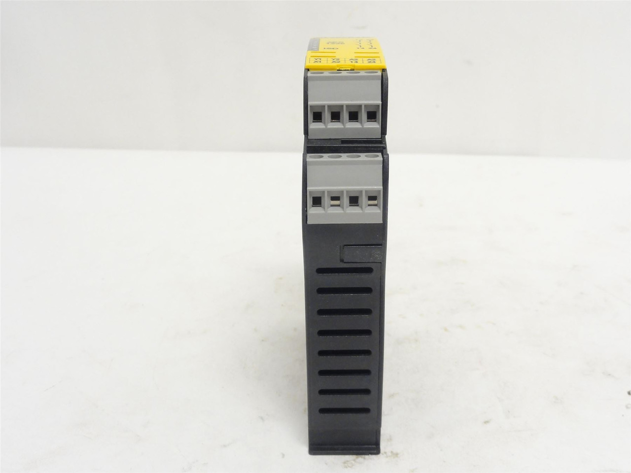 Schmersal AES1235; Safety Relay 101170049; 24VDC; 2A