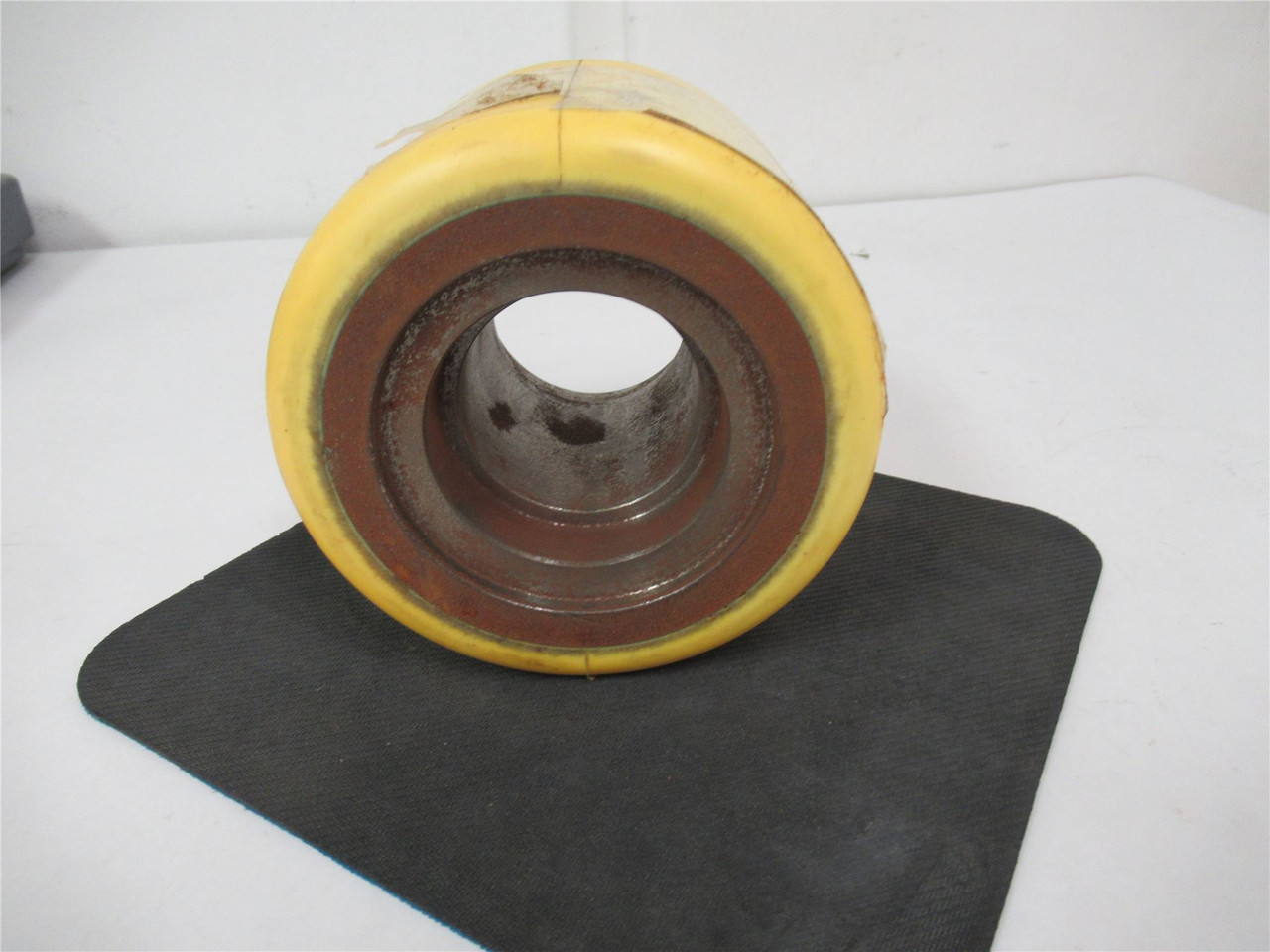 Superior Tire & Rubber L509157R; Cushothane Wheel 5x4.125 LW