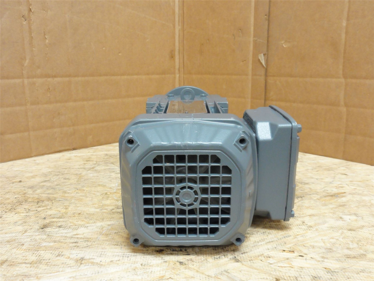 SEW RF17DRN71M4/DH; AC Gearmotor; 8.63:1 Ratio; 1/2HP; 240V