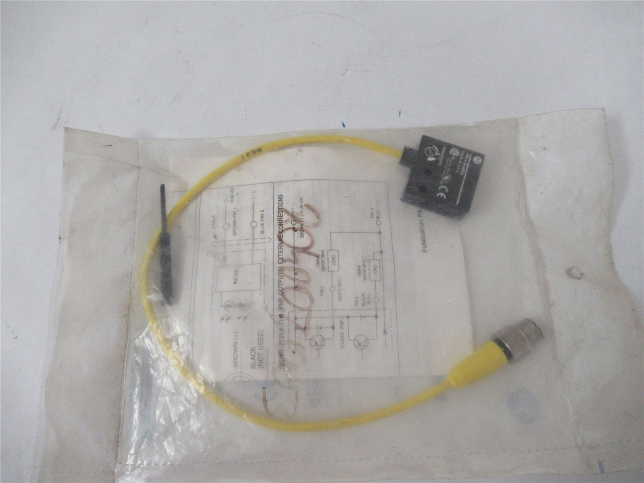 Allen-Bradley 42SMR-7111-QD; Photoswitch 11-28VDC  Red SRSB