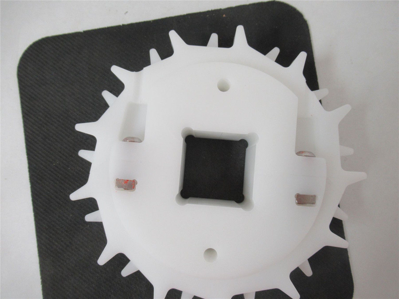 Intralox S6E4XXCWE7NG; Split Sprocket 2200 6.3" 1-1/2"ID Sq