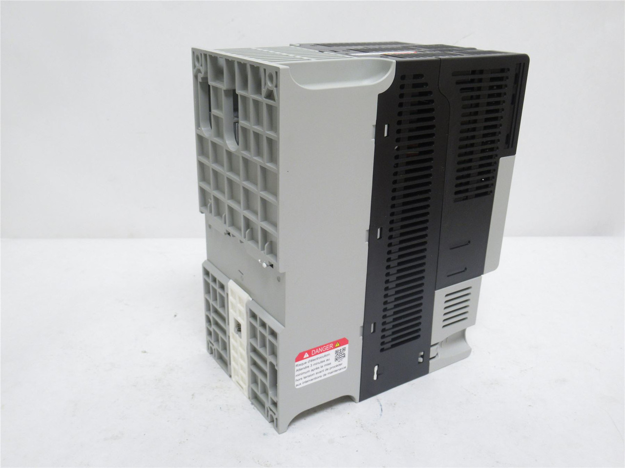 Allen-Bradley 25B-D017N104; AC Drive; 10HP / 7.5 kW; 380/480V
