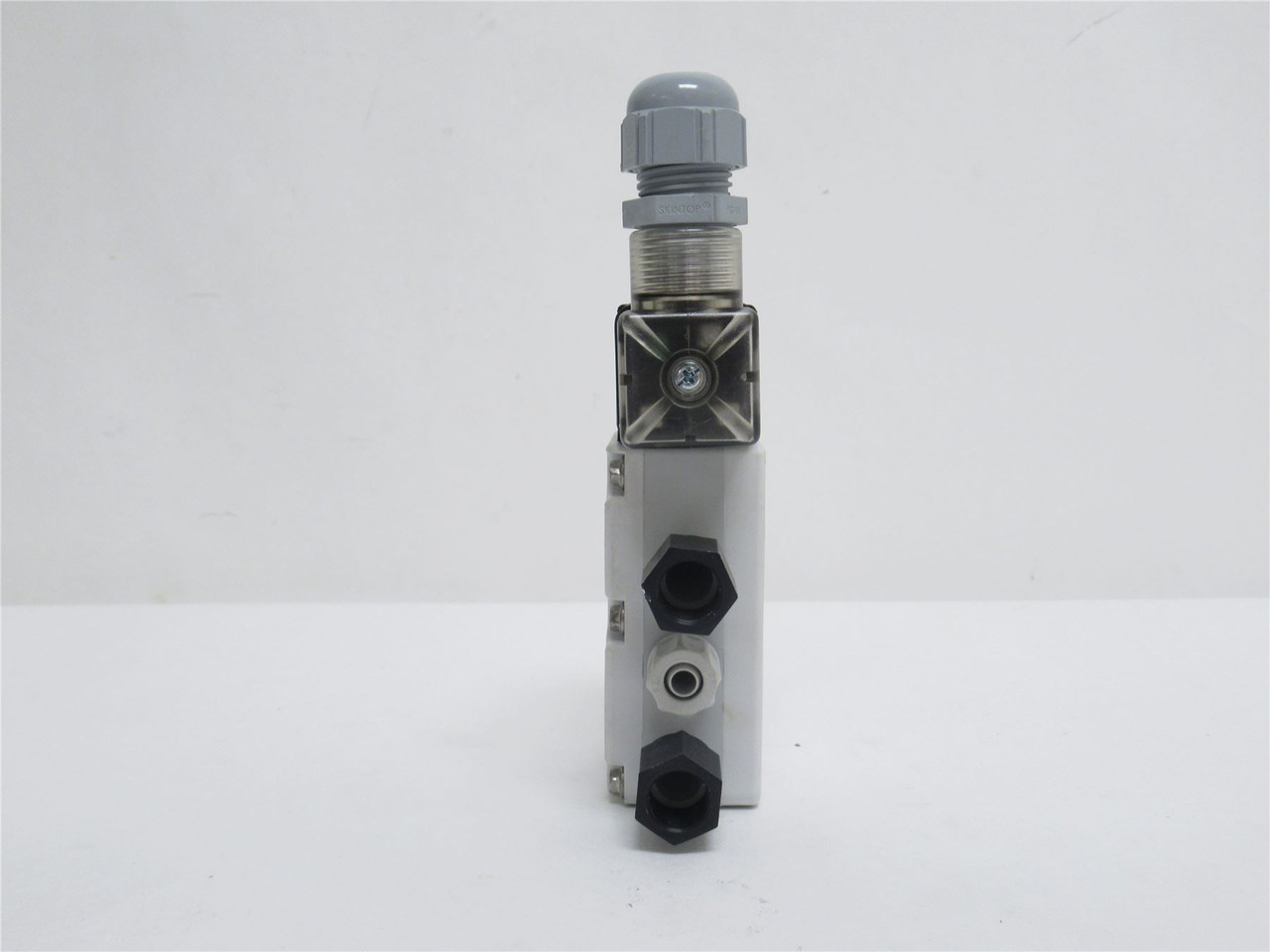 Aventics R987050420; Solenoid Valve 10BAR; 24VAC/DC; 3/8" Tube