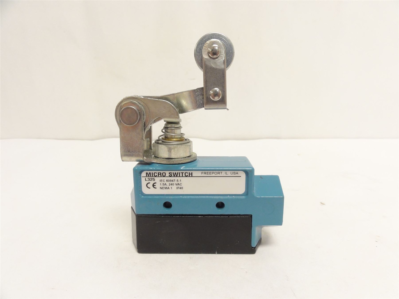 Honeywell BZE6-2RQ28; Snap Action Limit Switch; 15A; 250VAC