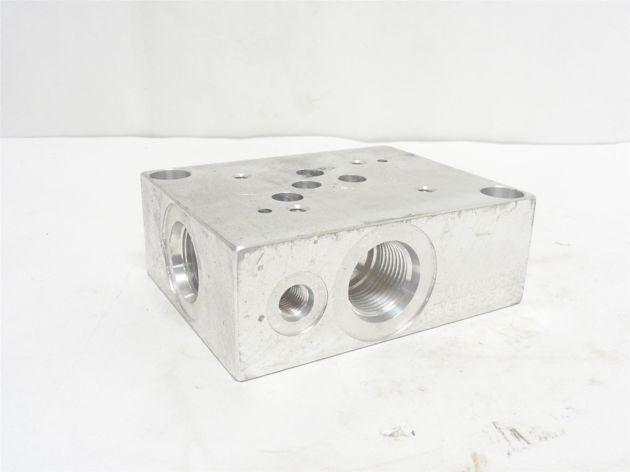 Daman AD05HSPS125; Sub-Plate #12 SAE Ports; 3000PSI; Side Port
