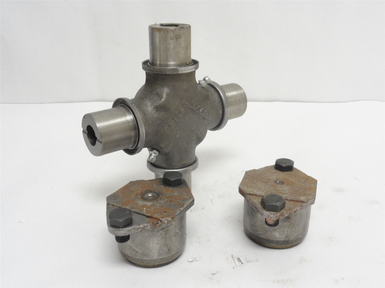 Spicer 2104-5675X; Half Round Heavy-Duty U-Joint; Greaseable