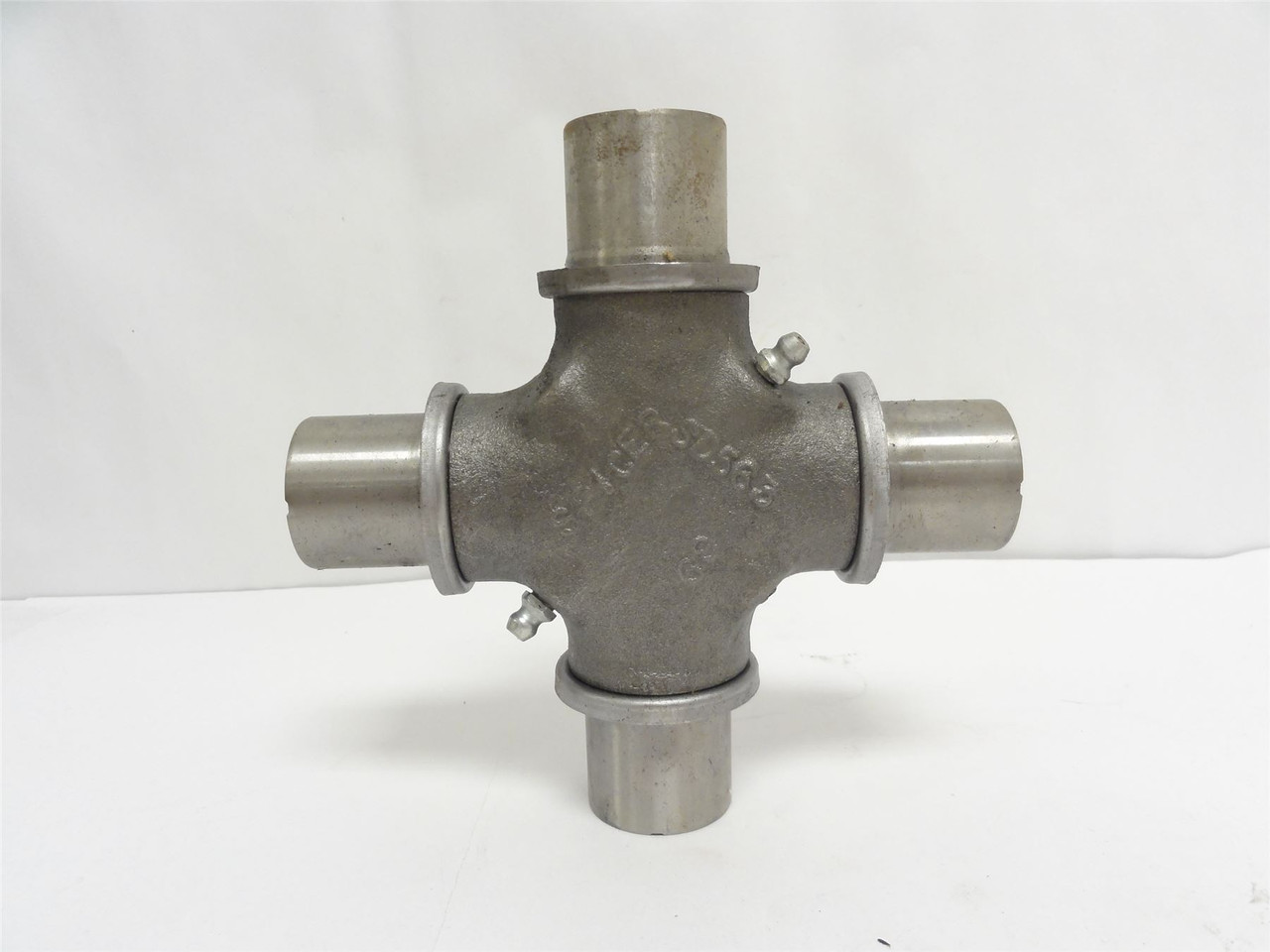 Spicer 2104-5675X; Half Round Heavy-Duty U-Joint; Greaseable