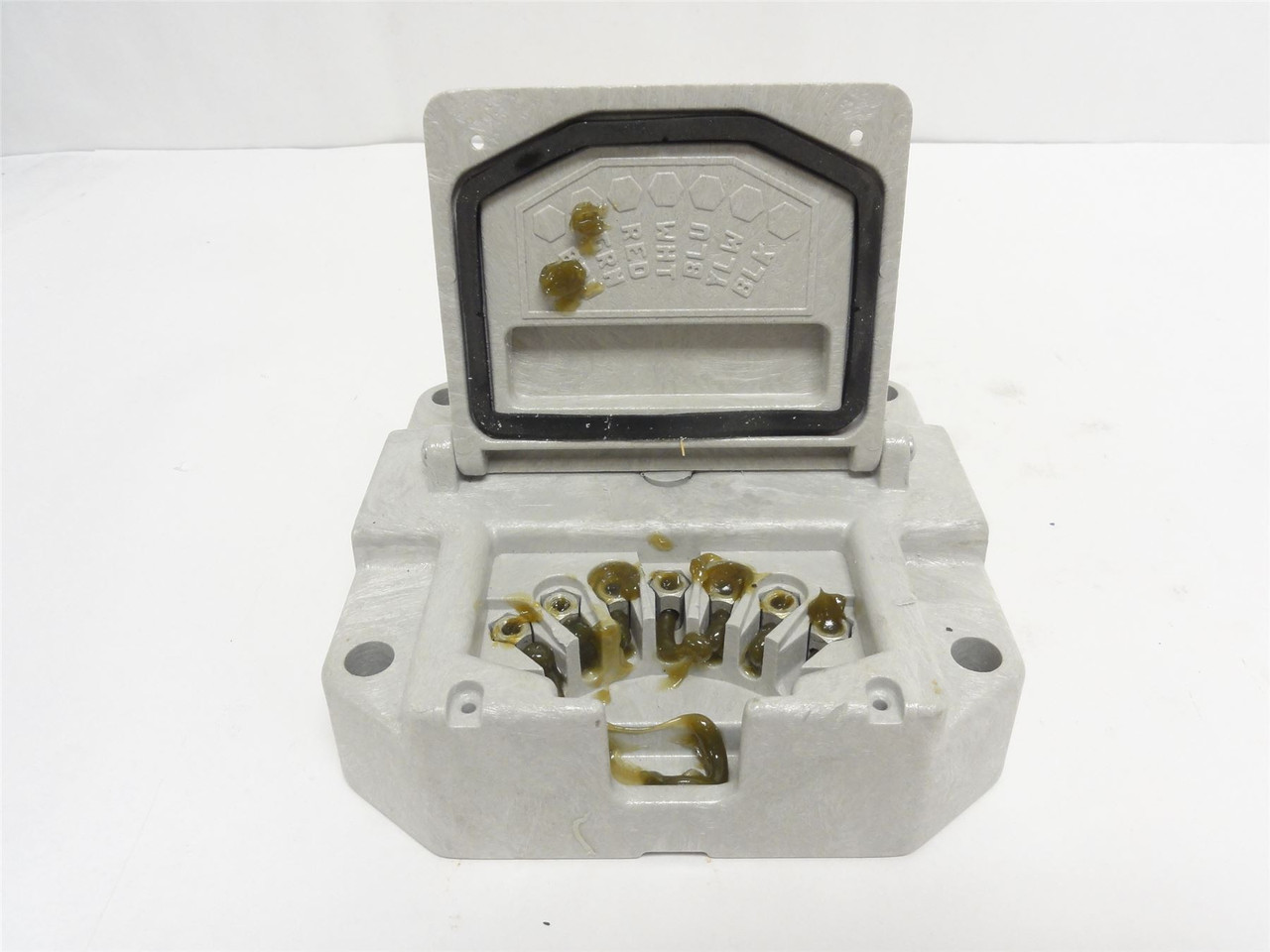 Truck-Lite 50805; NoseBox 7 Solid Pin