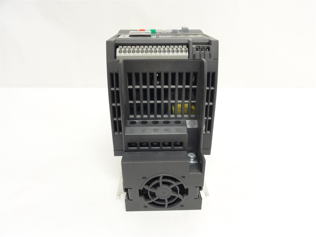 Siemens 6SL3210-5BE21-5UV0; AC Drive; 2HP; 400-480VAC; 3.5A In