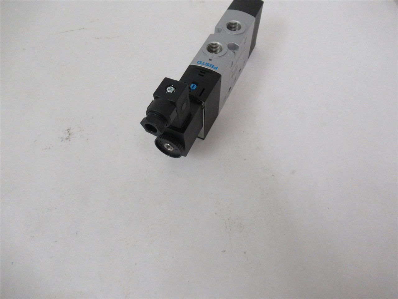Festo VUVS-L25-M52-AD-G14-F8; Solenoid Valve  24V G1/4 575501