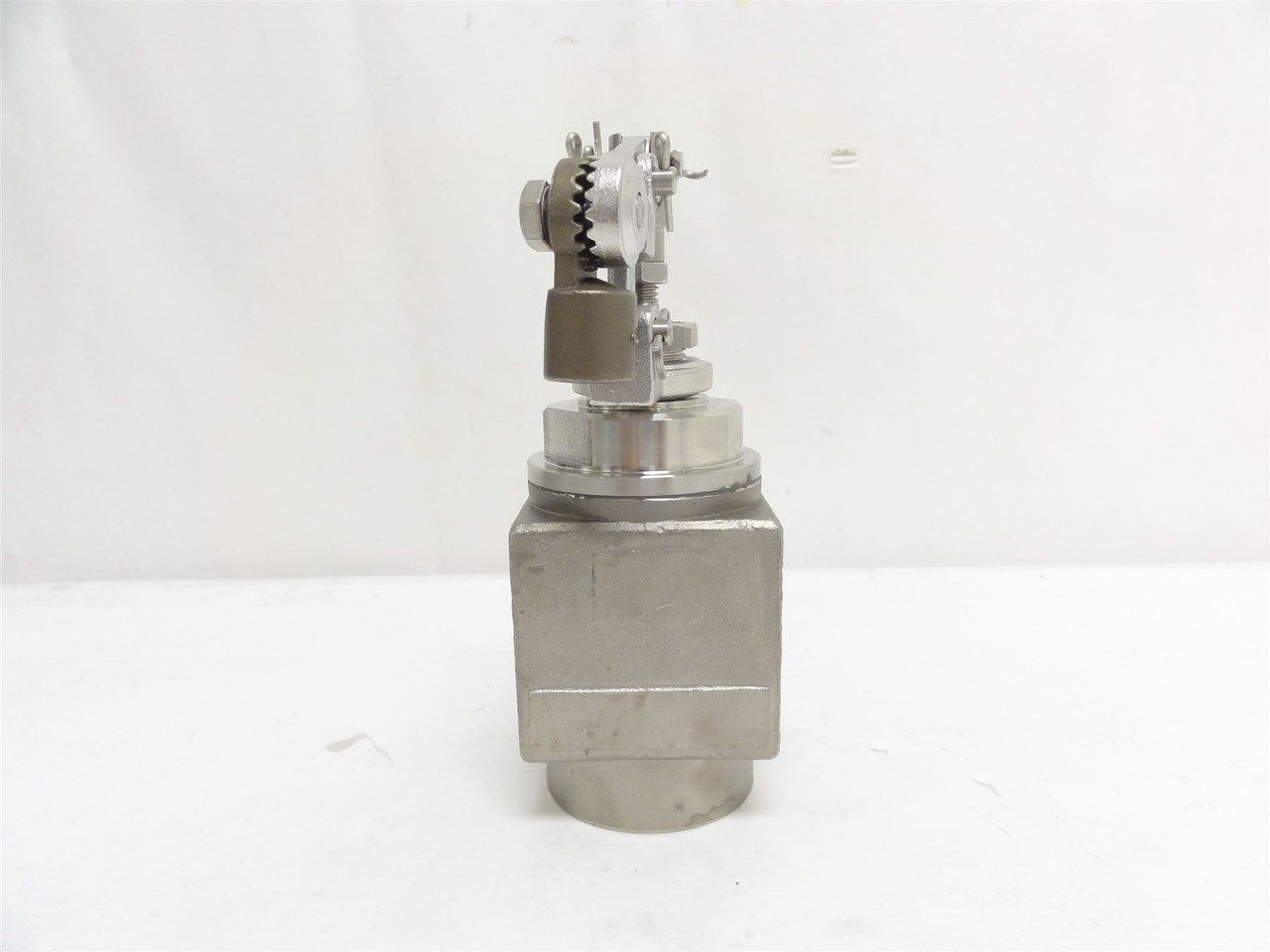 Gadren MDL-UNKN-254361; Manual Check Valve SS; 90Deg; 1-1/2NPT