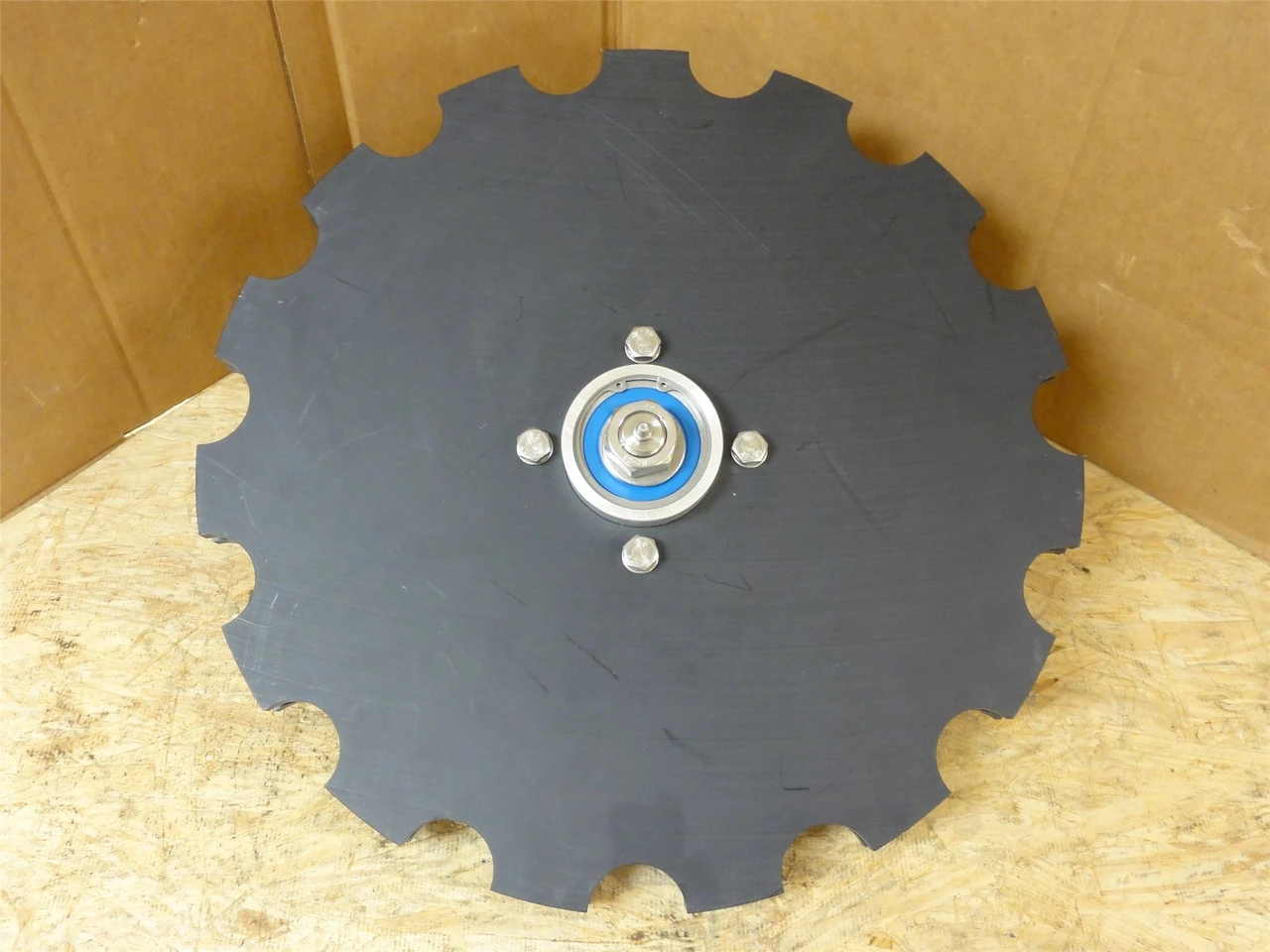 Foodmate SA00103332; Croner Wheel W/Axle & Lube Fitting; 15T