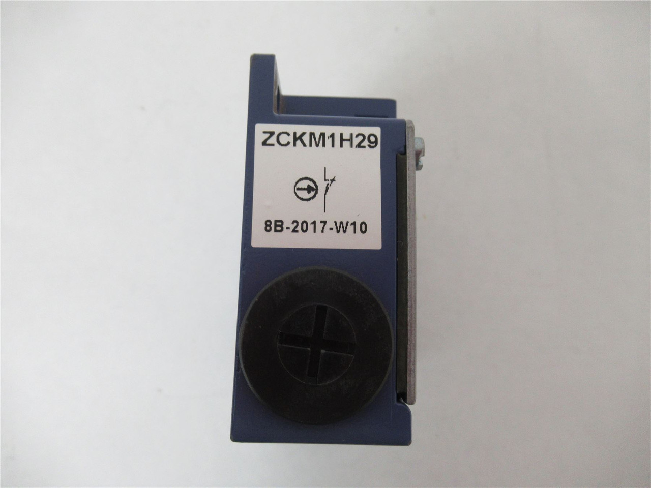 Telemecanique ZCKM1H29; Limit Switch 3 A 240 V; AC-15