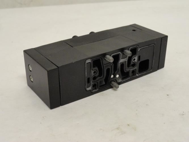 Parker F38VX000XXA; Directional Control Valve; Pilot Operated