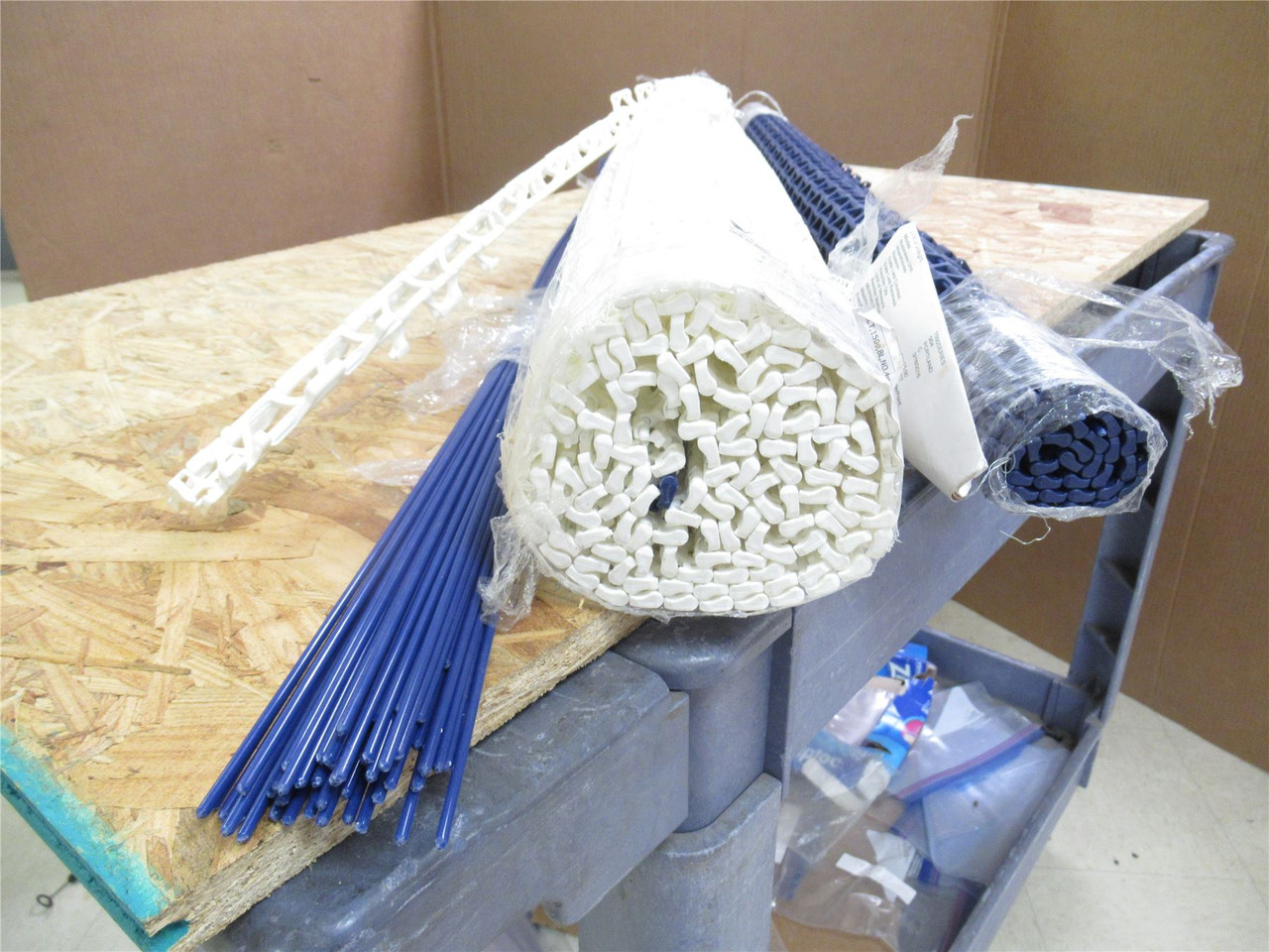MFG- MDL-UNKN-237572; Mixed Flat Top Belts-Blue-White 48"W
