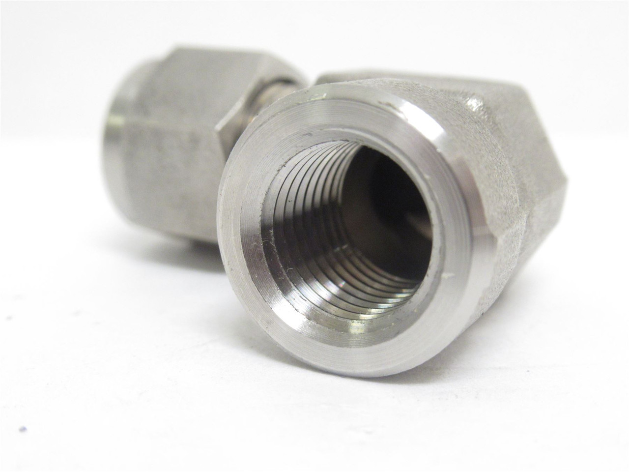 Swagelok SS-600-8-6; Air Elbow; SS-316; 90Deg 3/8" x 3/8 FNPT